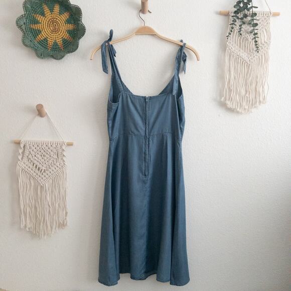 Modcloth Blue Chambray Lyocell Size Small - Picture 2 of 6